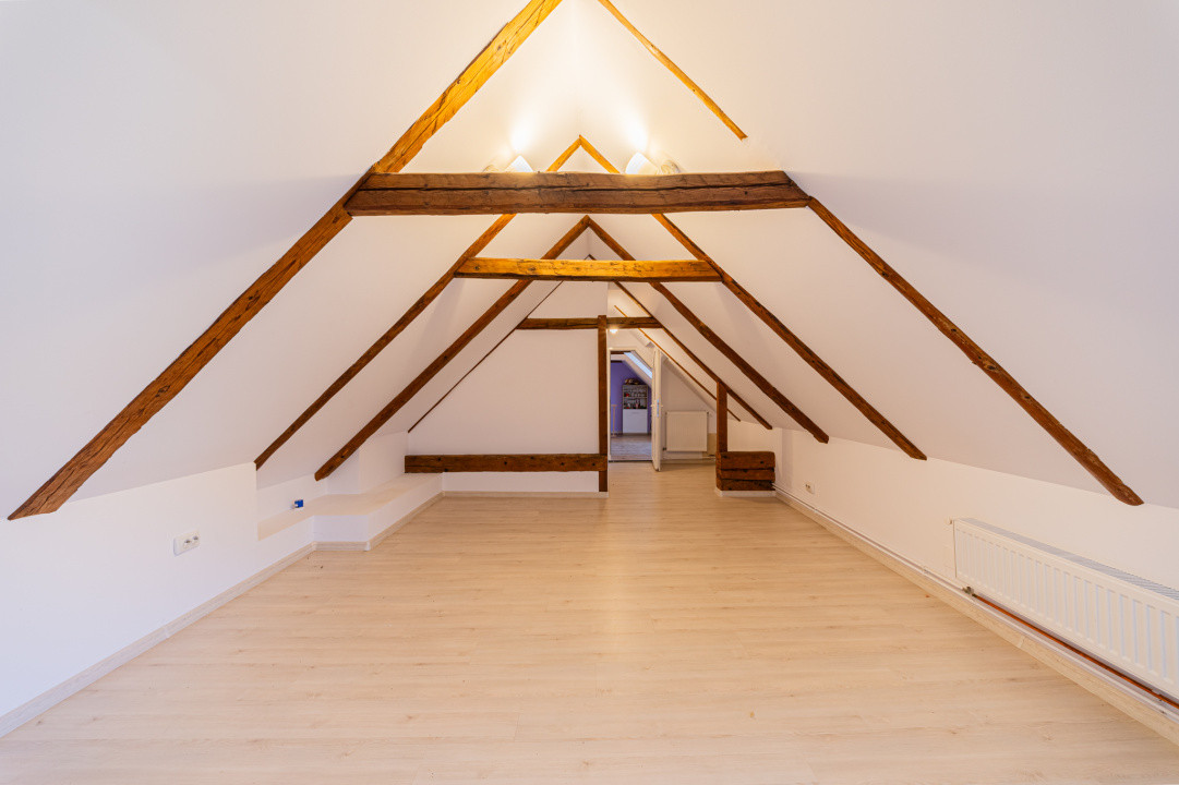 Proprietate versatilă cu 2 case și garsonieră în Hărman, locuință sau investiție