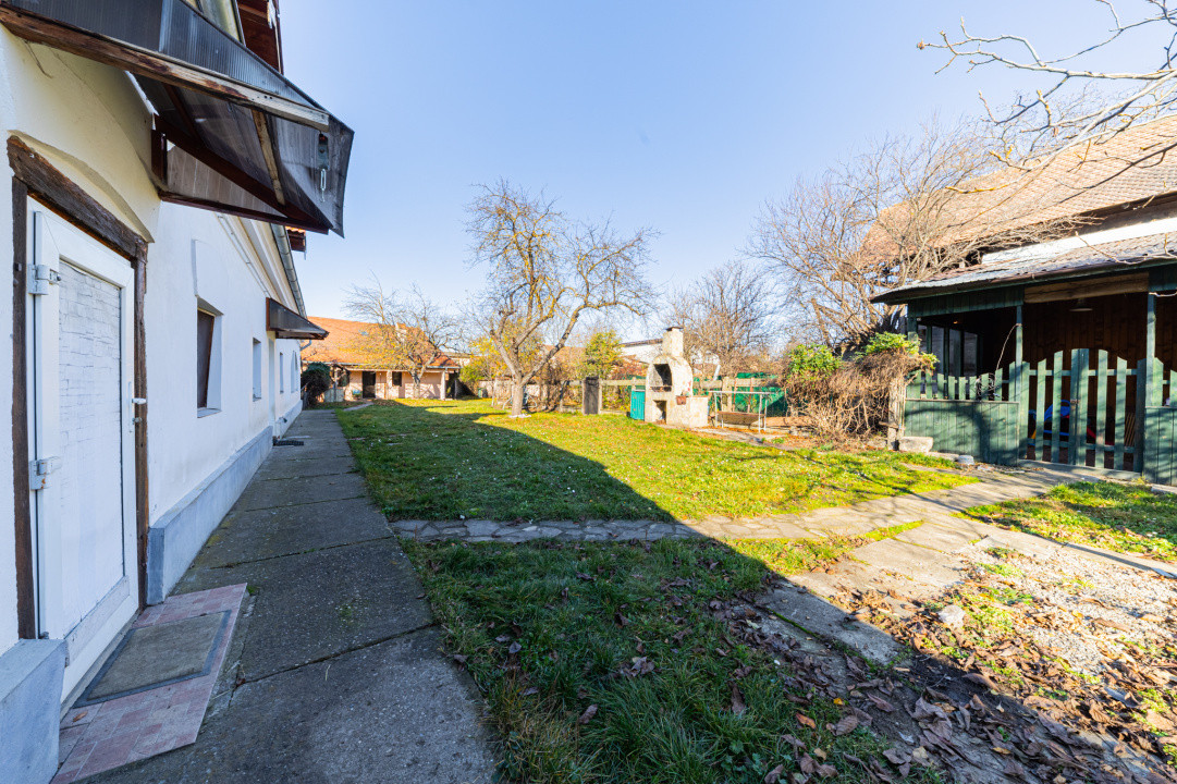 Proprietate versatilă cu 2 case și garsonieră în Hărman, locuință sau investiție