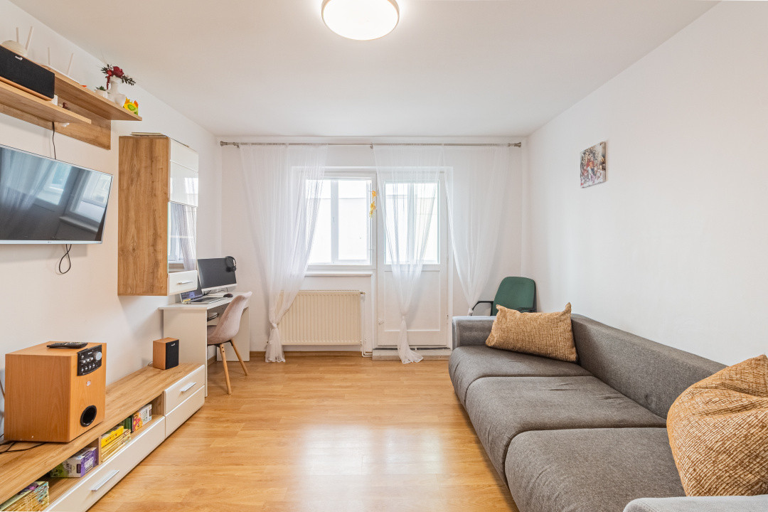 Vânzare apartament cu 3 camere, decomandat - Centrul Civic