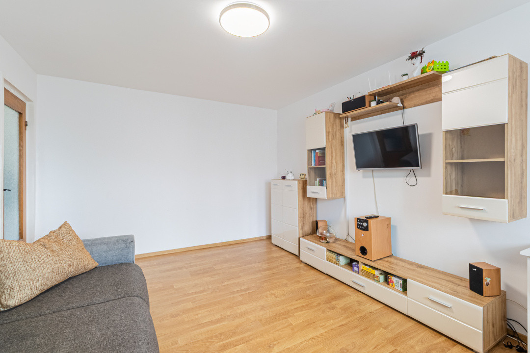 Vânzare apartament cu 3 camere, decomandat - Centrul Civic