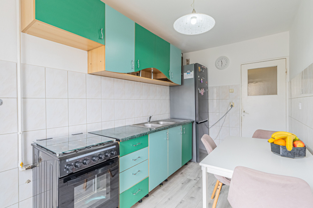 Vânzare apartament cu 3 camere, decomandat - Centrul Civic