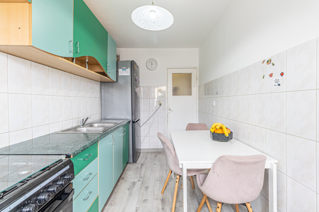 Vânzare apartament cu 3 camere, decomandat - Centrul Civic