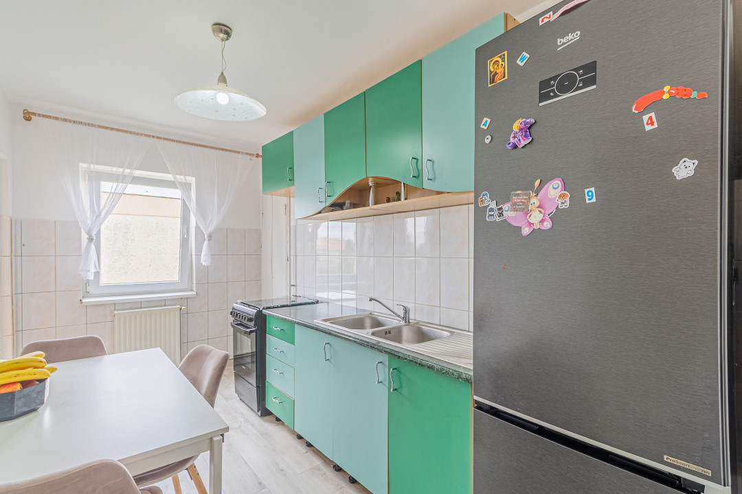 Vânzare apartament cu 3 camere, decomandat - Centrul Civic