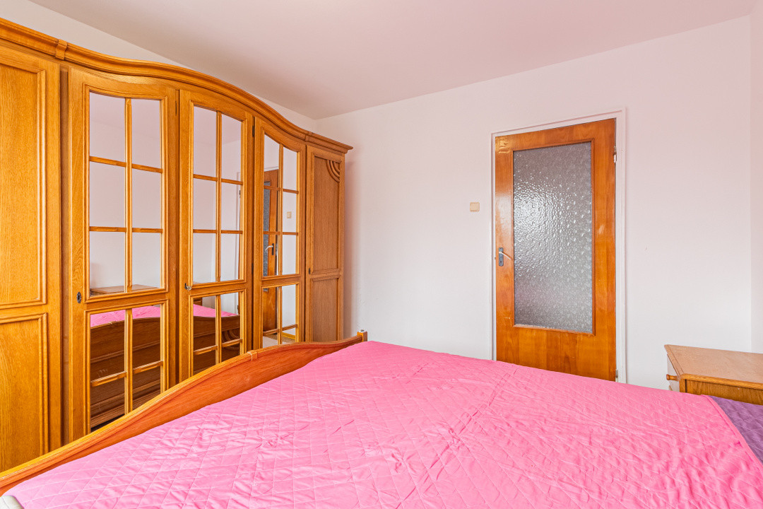 Vânzare apartament cu 3 camere, decomandat - Centrul Civic