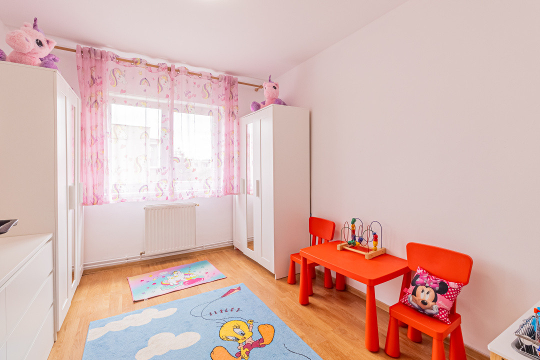 Vânzare apartament cu 3 camere, decomandat - Centrul Civic