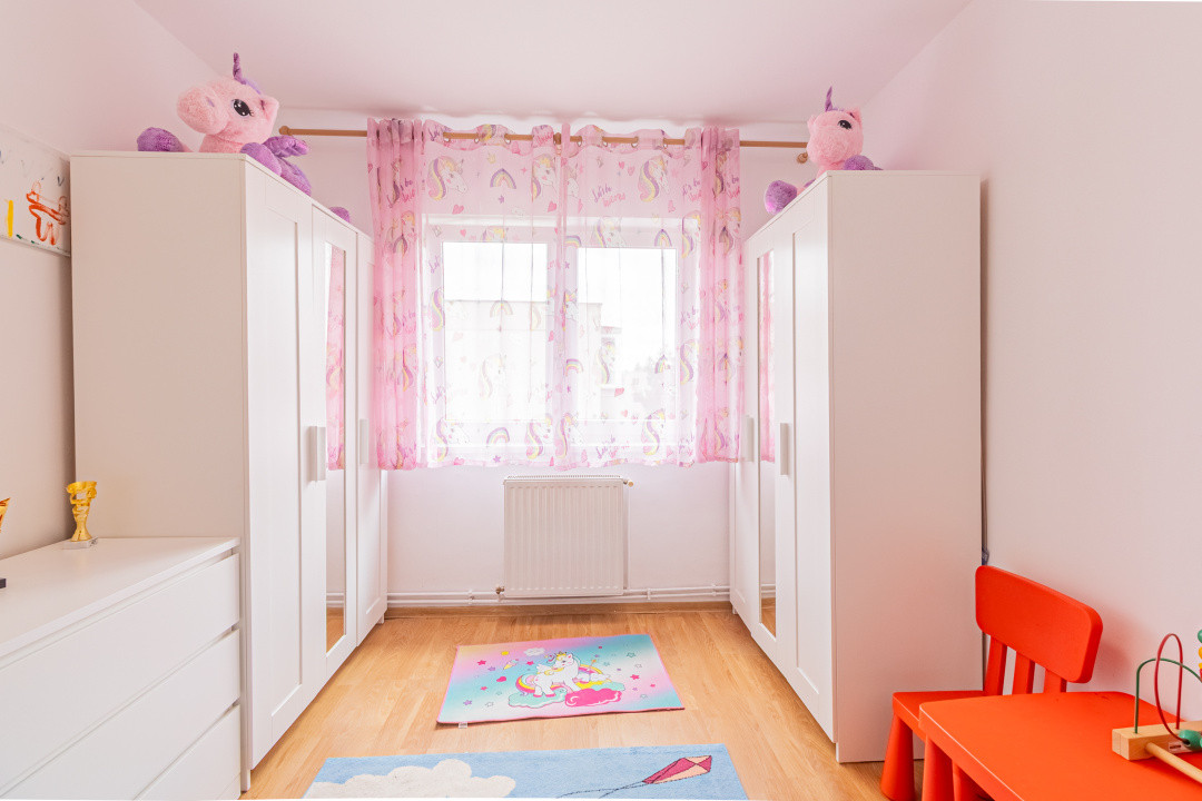 Vânzare apartament cu 3 camere, decomandat - Centrul Civic