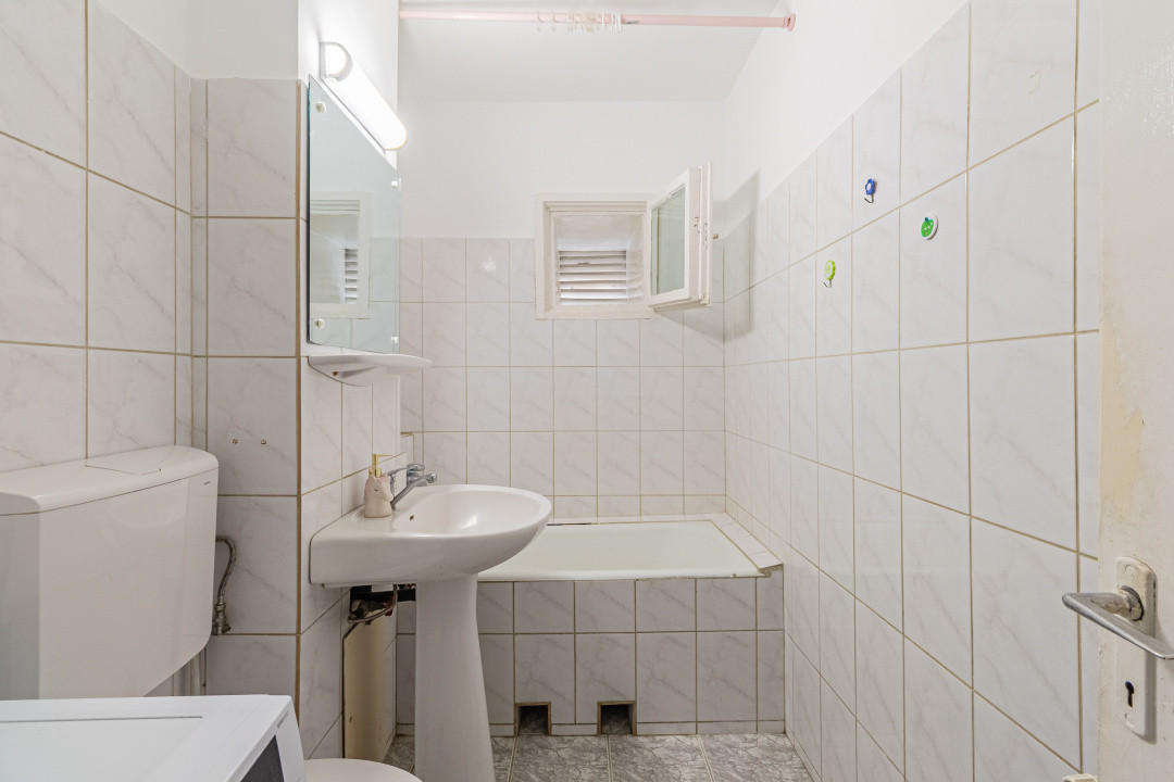 Vânzare apartament cu 3 camere, decomandat - Centrul Civic