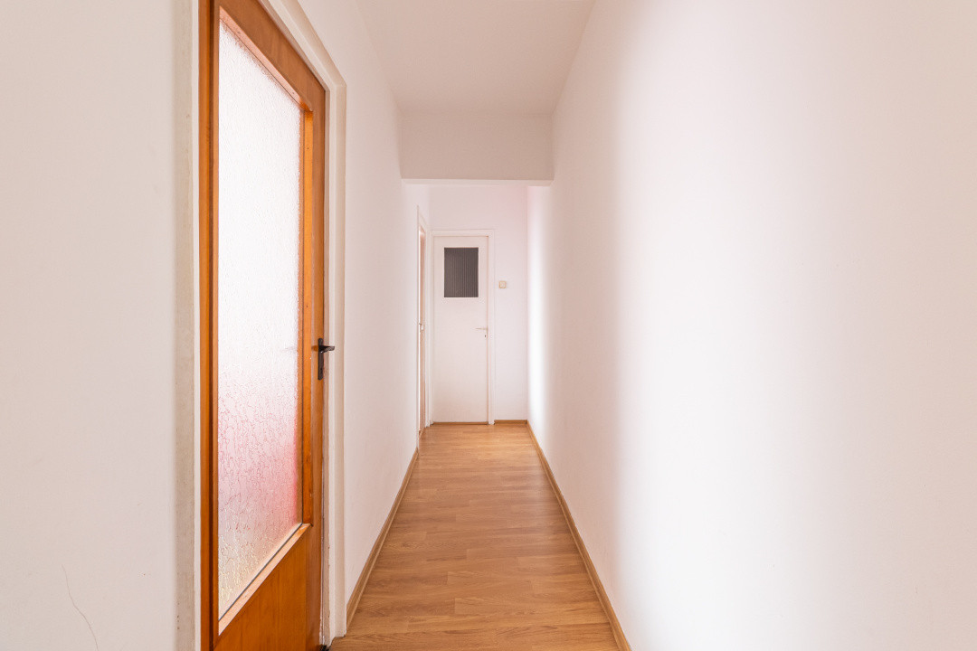 Vânzare apartament cu 3 camere, decomandat - Centrul Civic