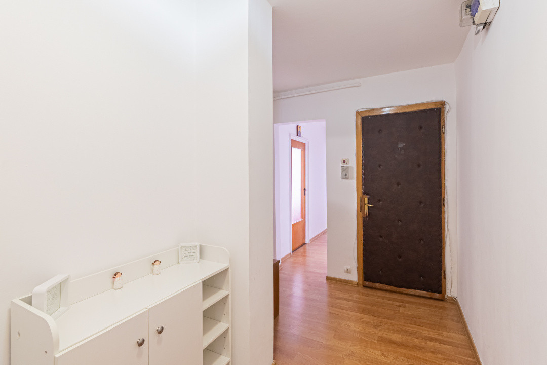 Vânzare apartament cu 3 camere, decomandat - Centrul Civic