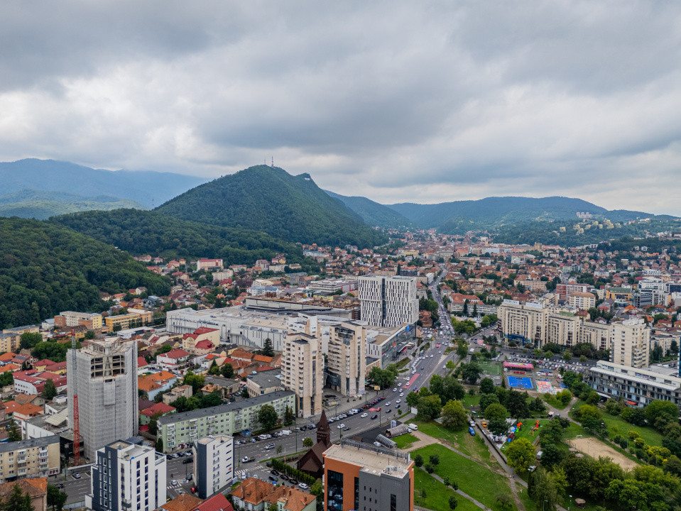 Vânzare apartament cu 3 camere, decomandat - Centrul Civic